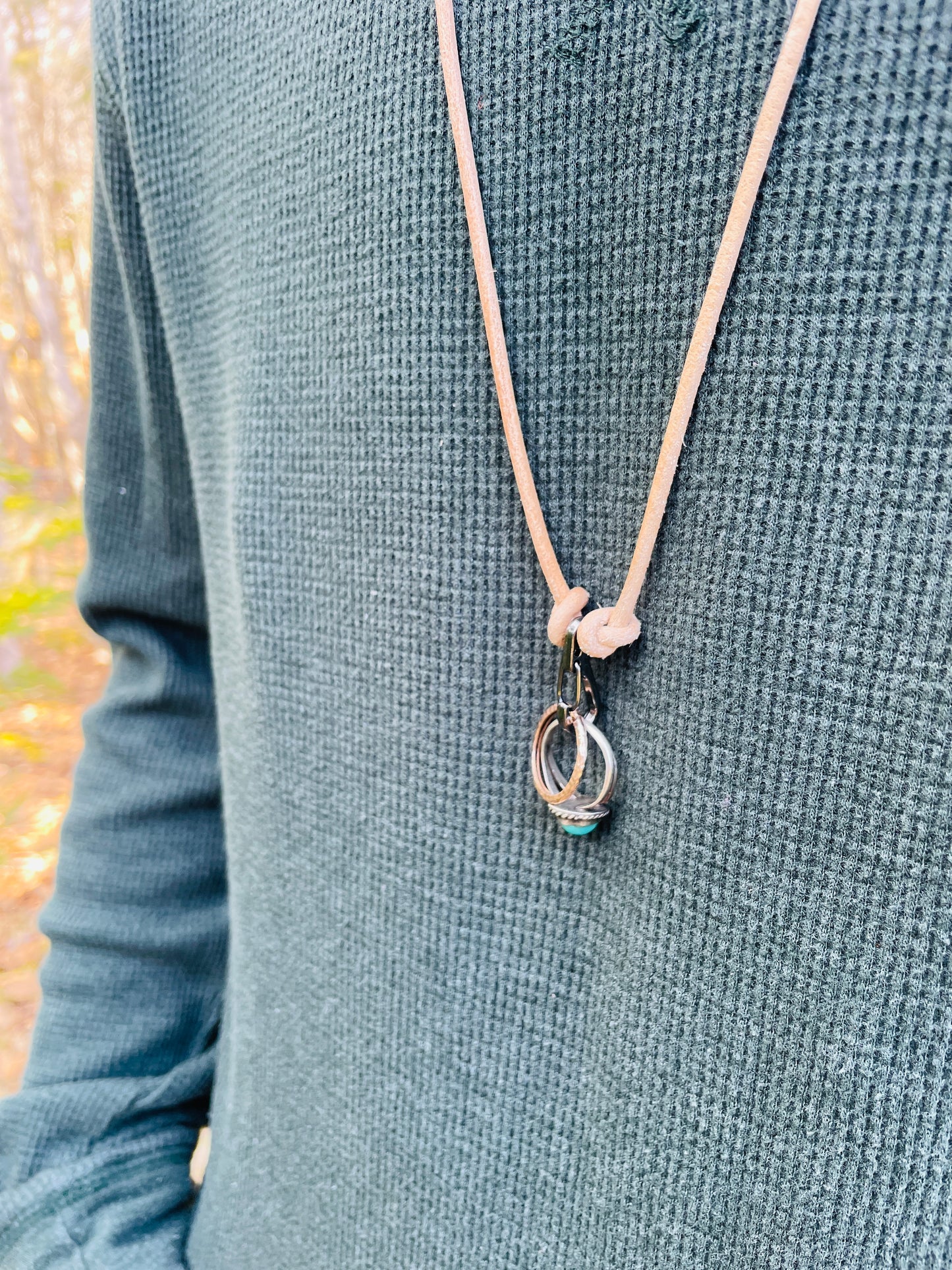 Ring Keeper · Leather (3mm) · Natural · Carabiner (sm) · Gunmetal black
