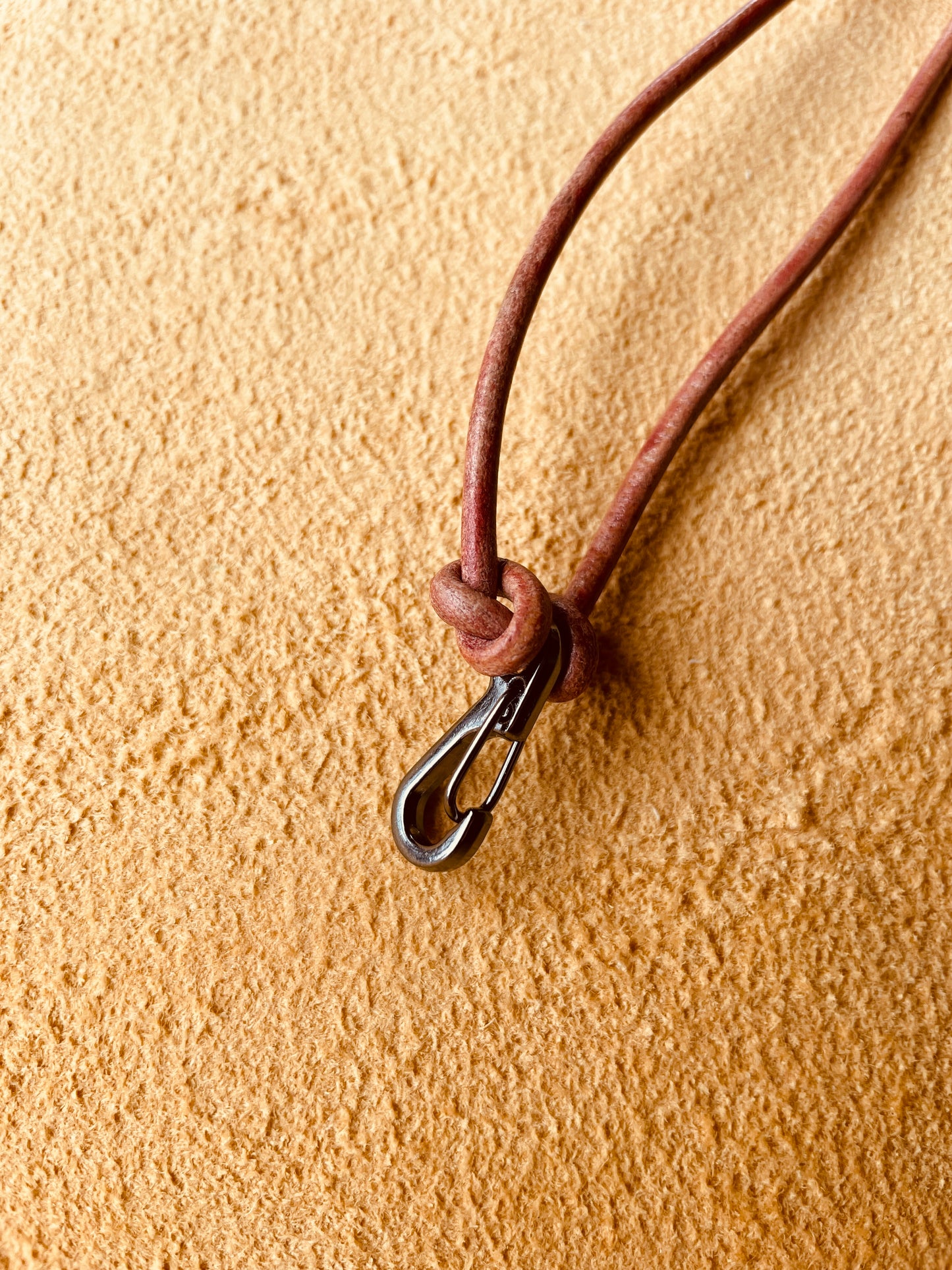 Ring Keeper · Leather (3mm) · Distressed Umber  · Carabiner (sm) · Gunmetal black