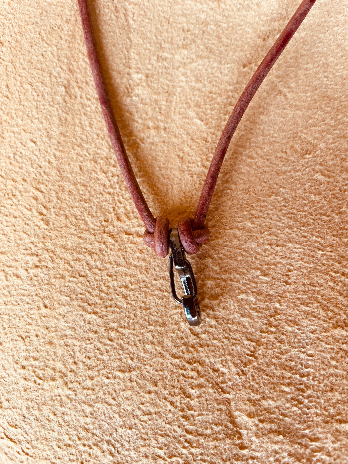Ring Keeper · Leather (3mm) · Distressed Umber  · Carabiner (sm) · Gunmetal black