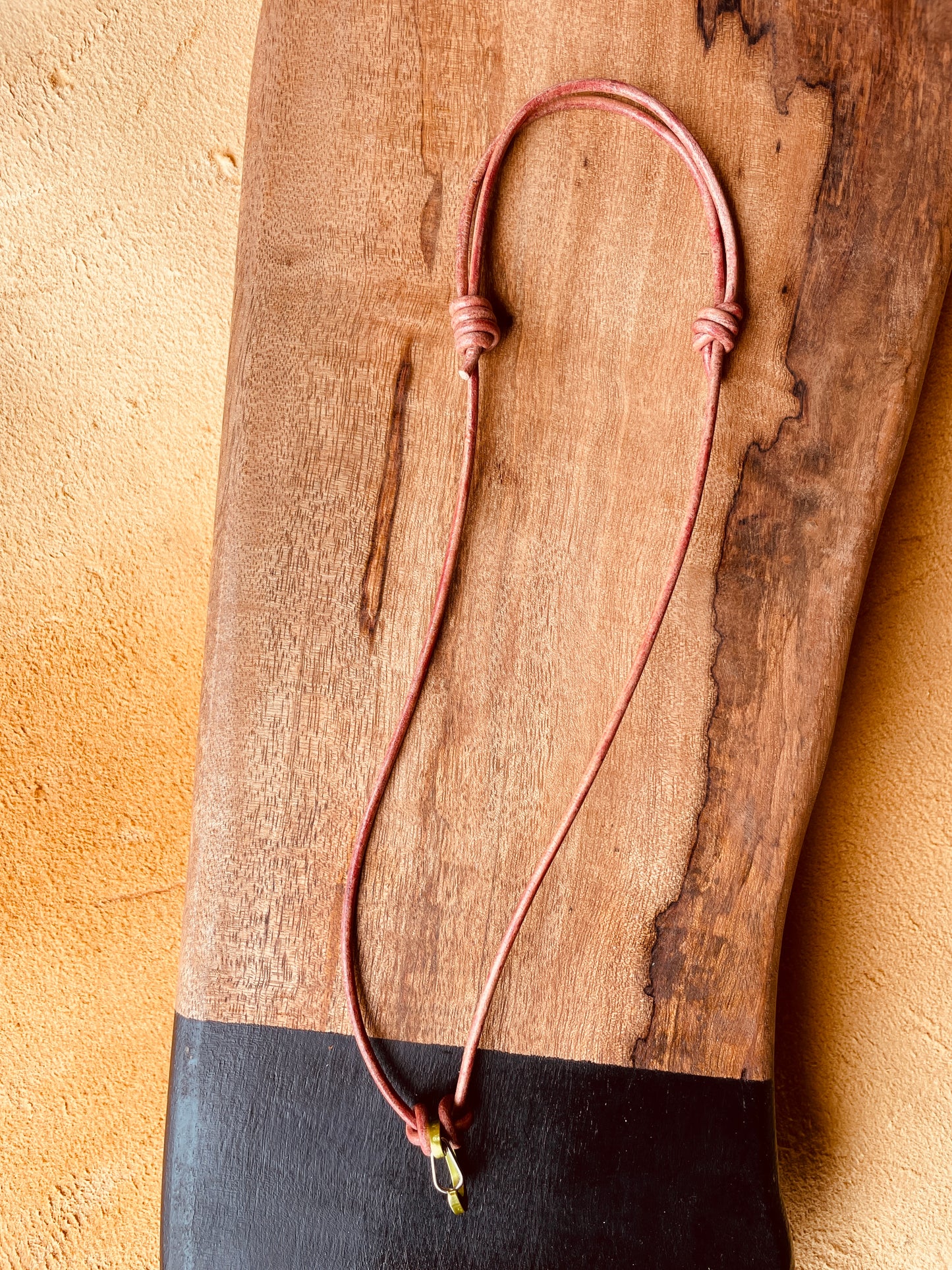 Ring Keeper · Leather (3mm)  · Distressed Umber  · Carabiner (m) · Metallic lime