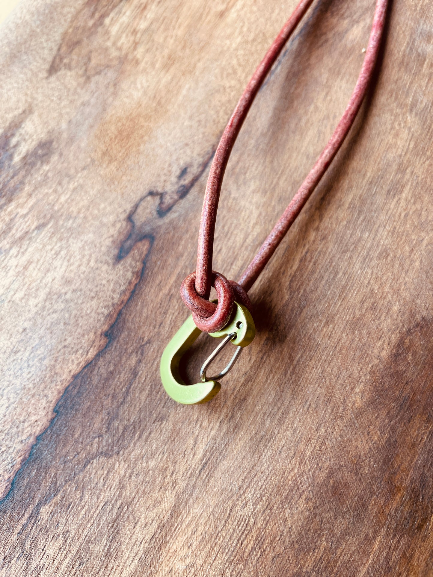 Ring Keeper · Leather (3mm)  · Distressed Umber  · Carabiner (m) · Metallic lime