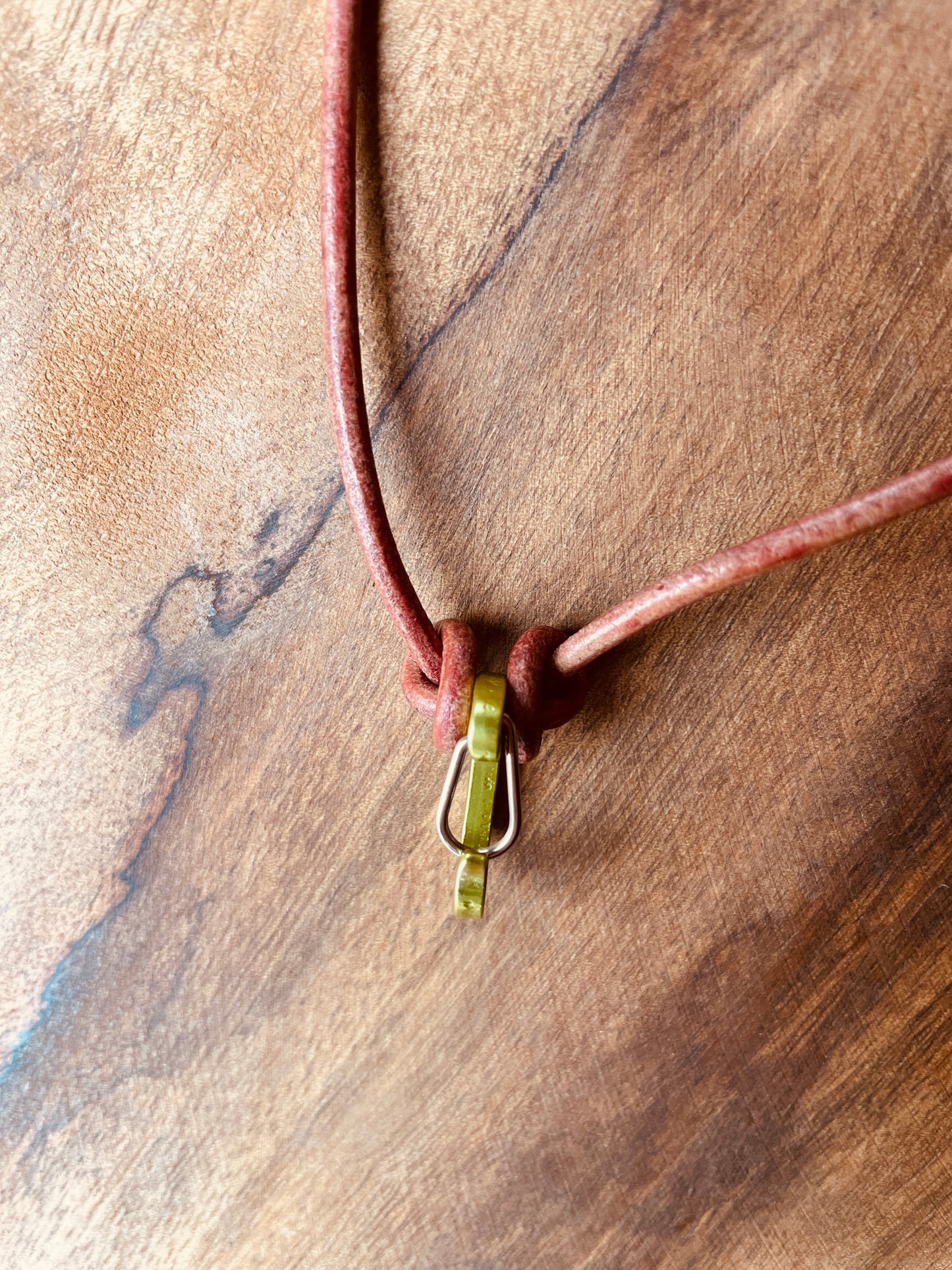 Ring Keeper · Leather (3mm)  · Distressed Umber  · Carabiner (m) · Metallic lime