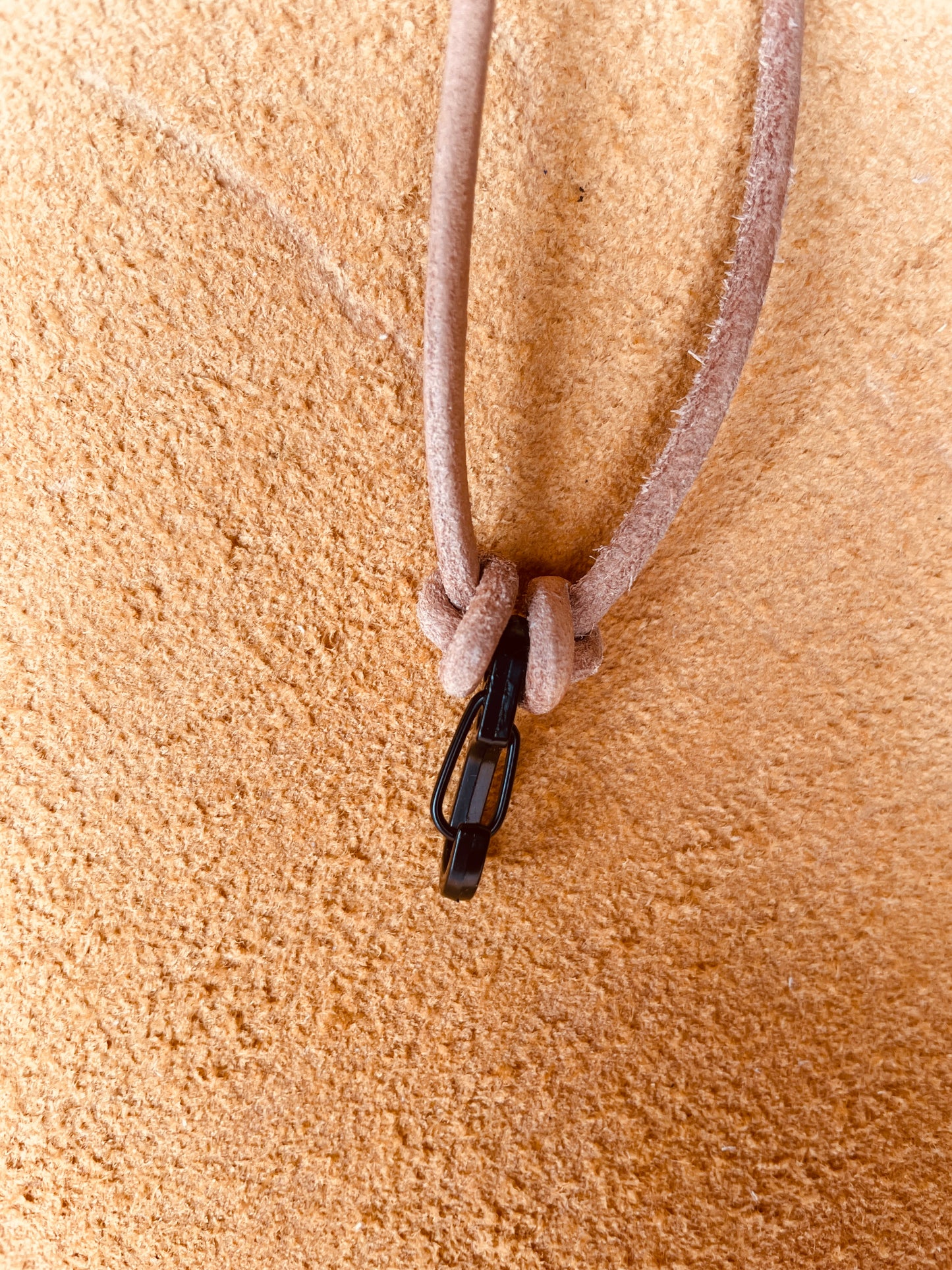 Ring Keeper · Leather (3mm) · Natural  · Carabiner (sm) · Black