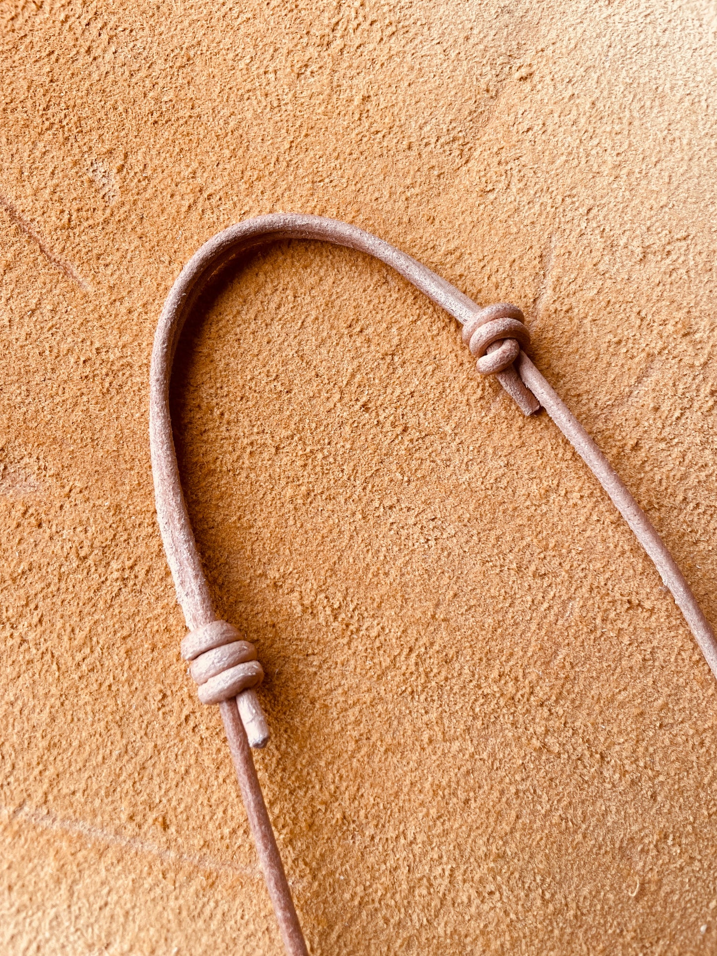 Ring Keeper · Leather (3mm) · Natural  · Carabiner (sm) · Gunmetal black