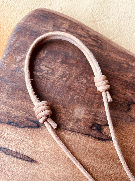 Ring Keeper · Leather (3mm) · Natural  · Carabiner (m) · Metallic Grape
