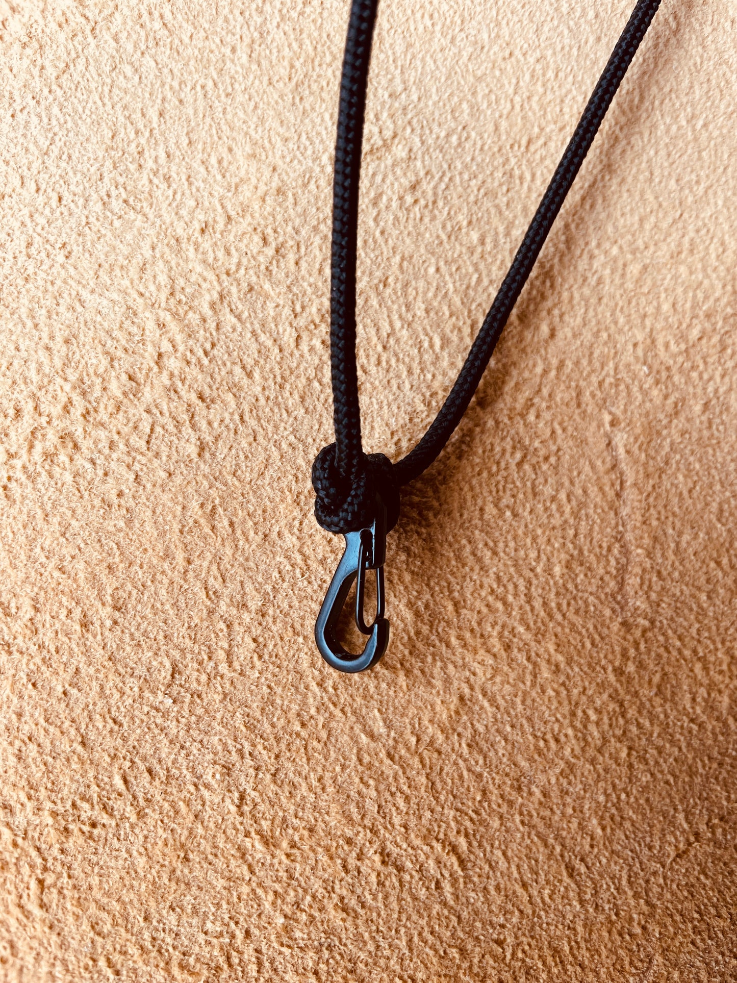 Ring Keeper · Paracord (3mm) · Black  · Carabiner (sm) · Black