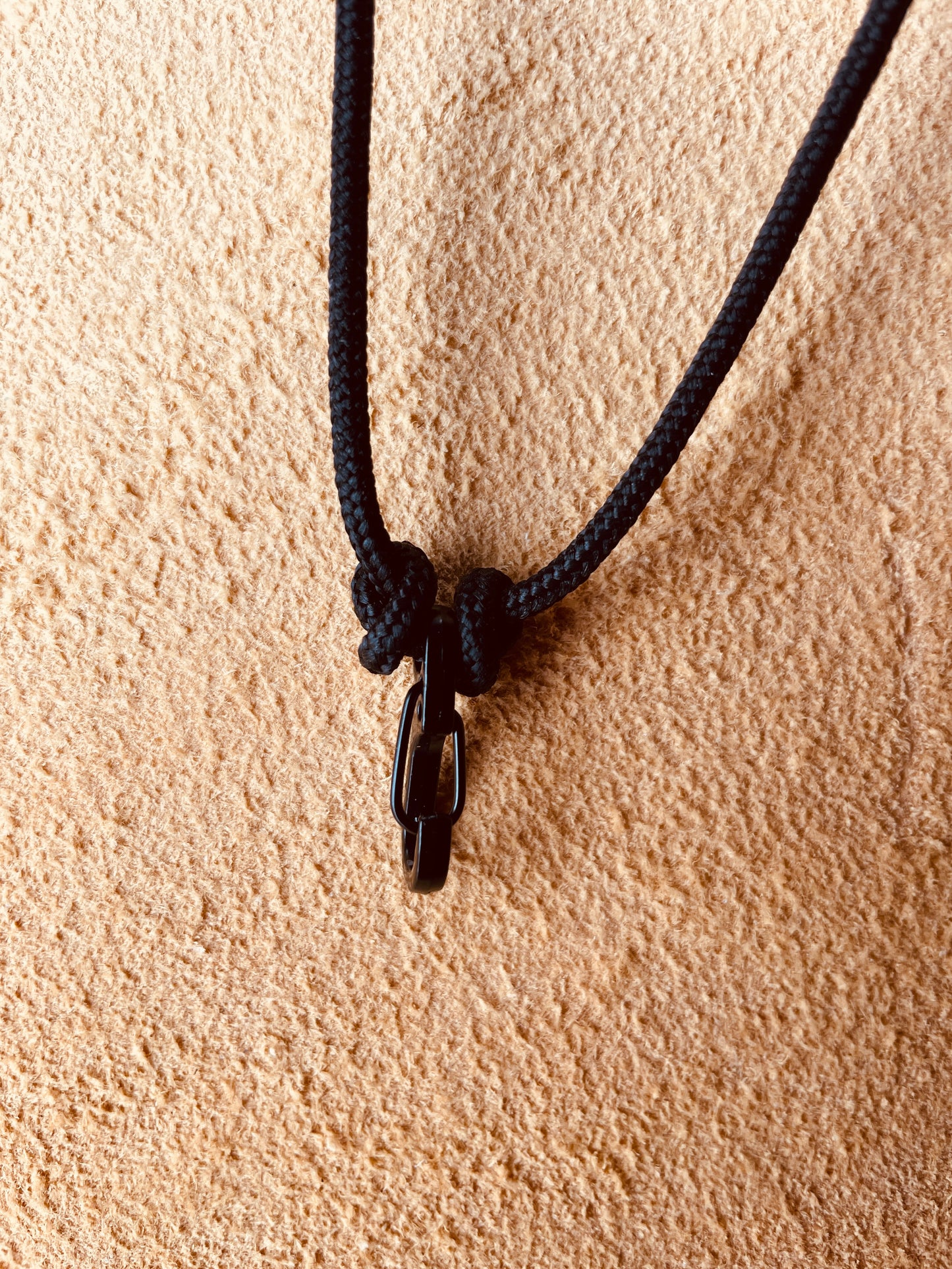 Ring Keeper · Paracord (3mm) · Black  · Carabiner (sm) · Black