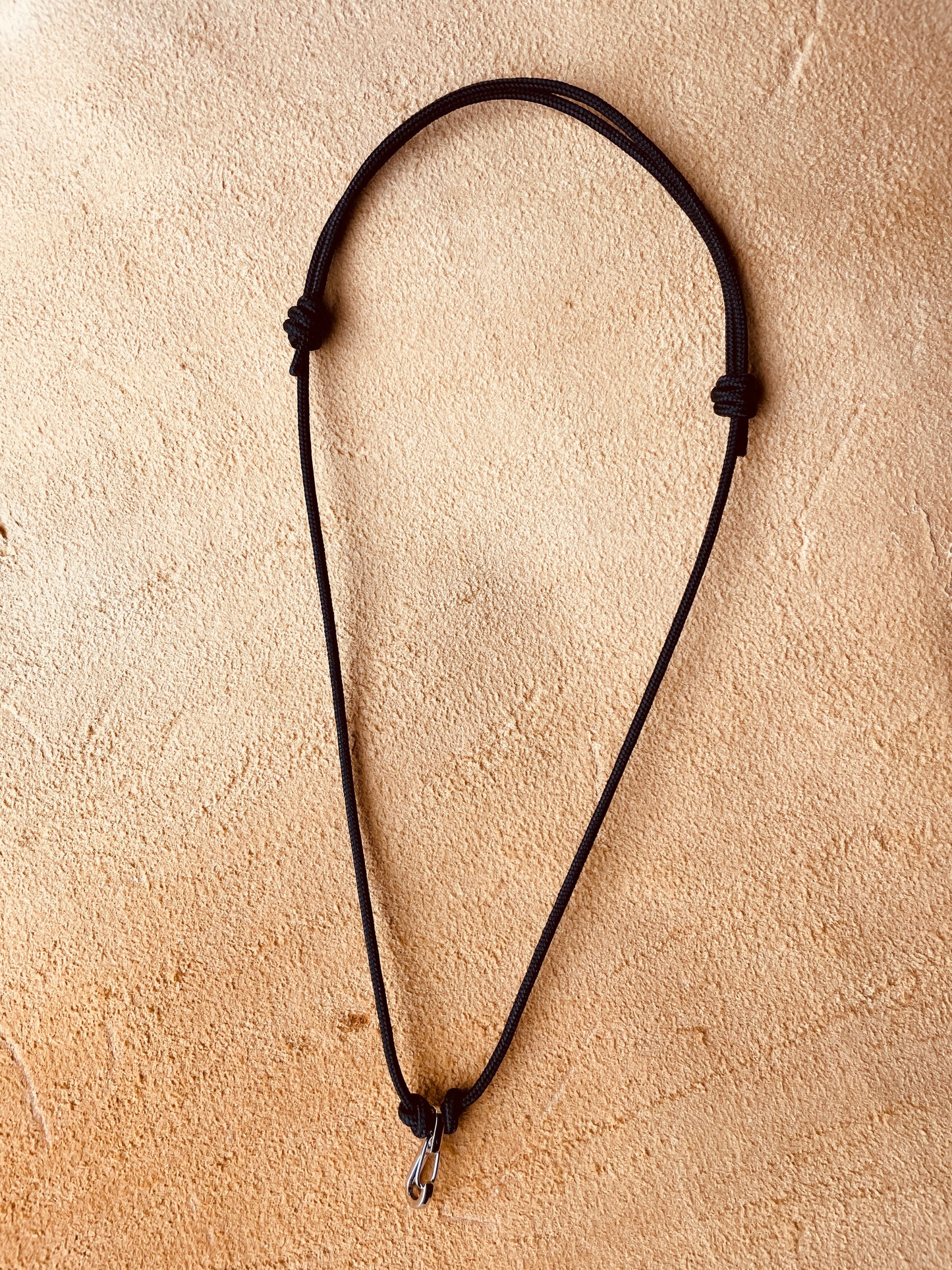 Ring Keeper · Paracord (3mm) · Black  · Carabiner (sm) · Silver