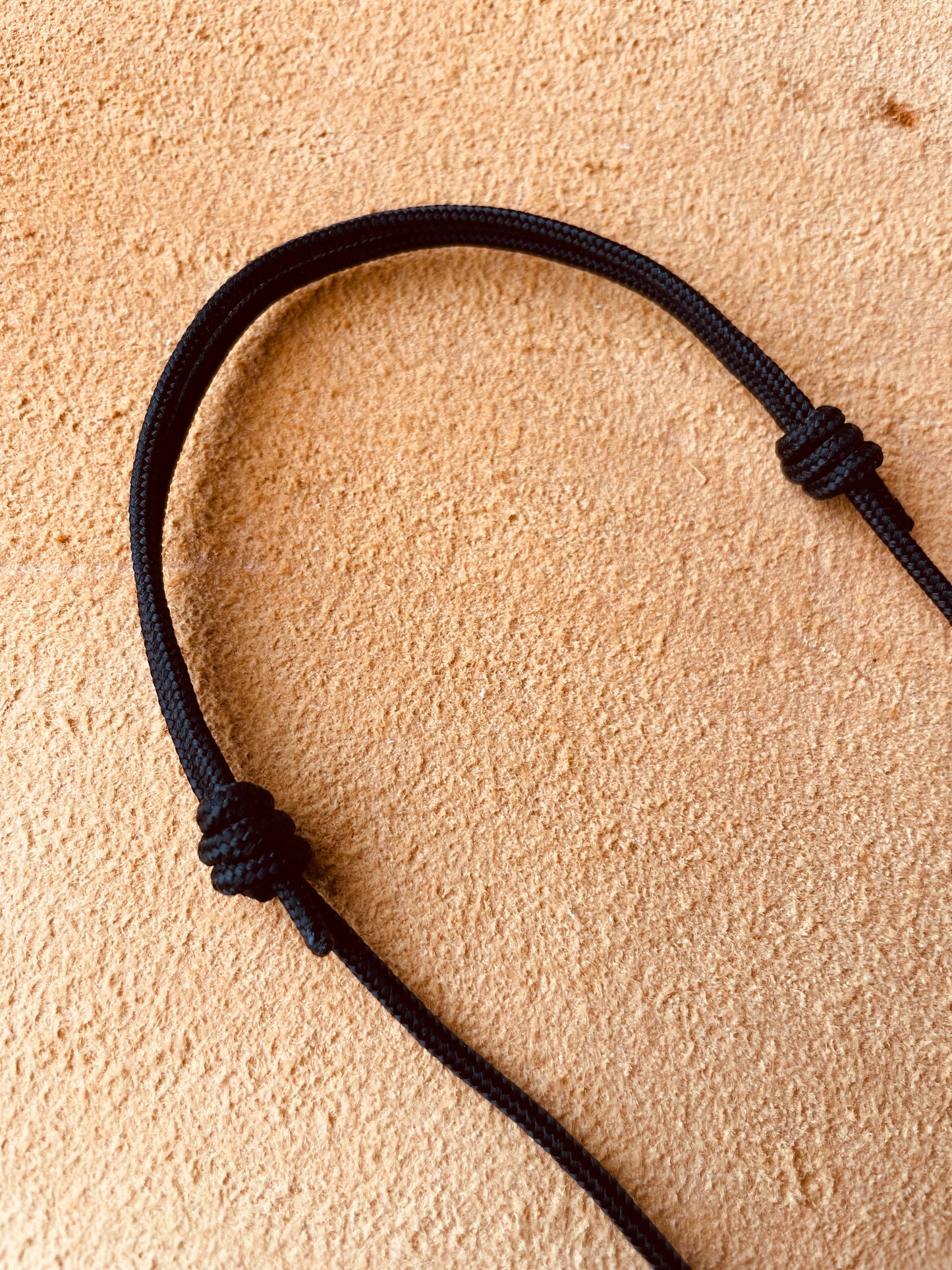 Ring Keeper · Paracord (3mm) · Black  · Carabiner (sm) · Silver