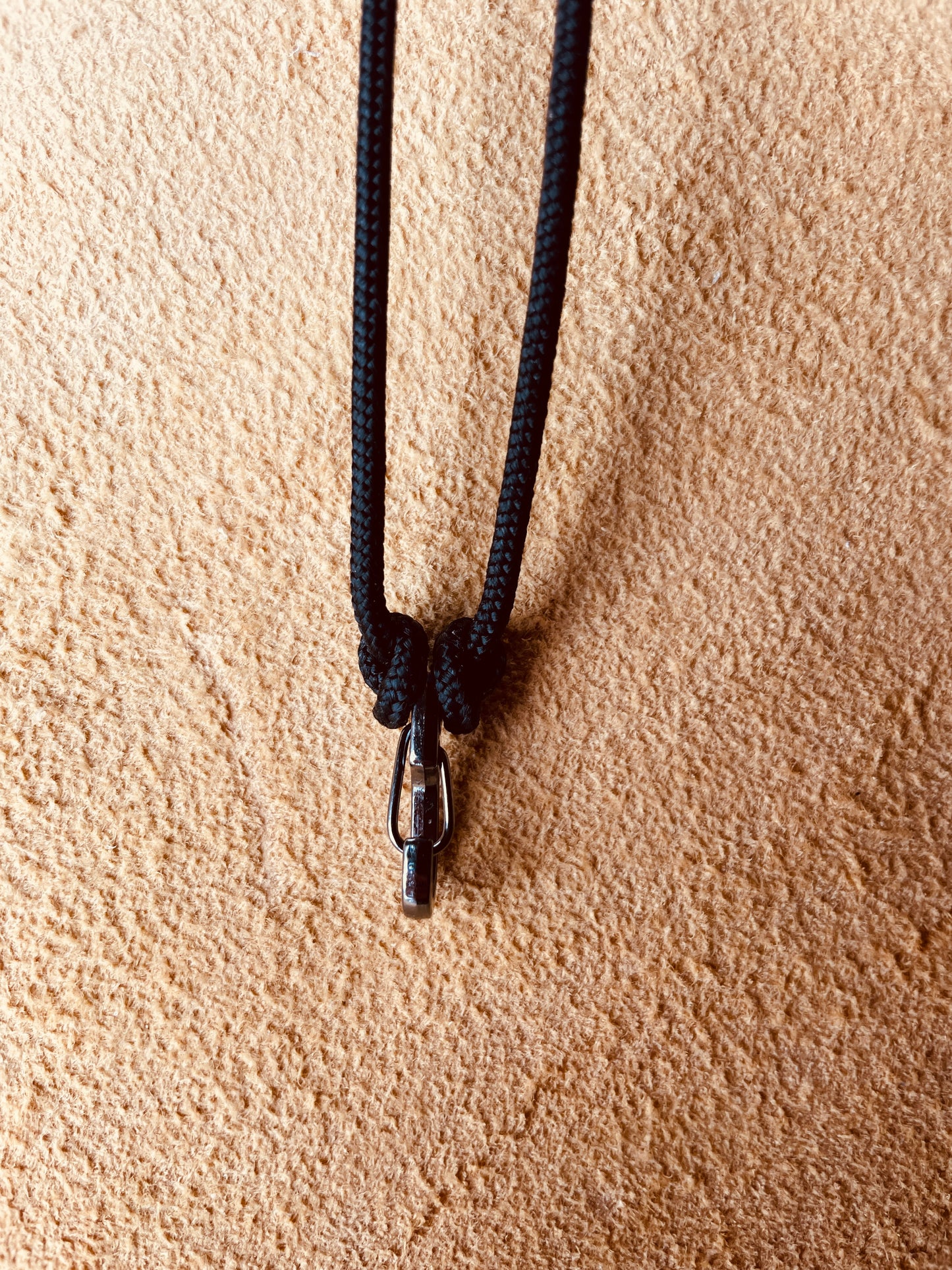 Ring Keeper · Paracord (3mm) · Black  · Carabiner (sm) · Gunmetal black