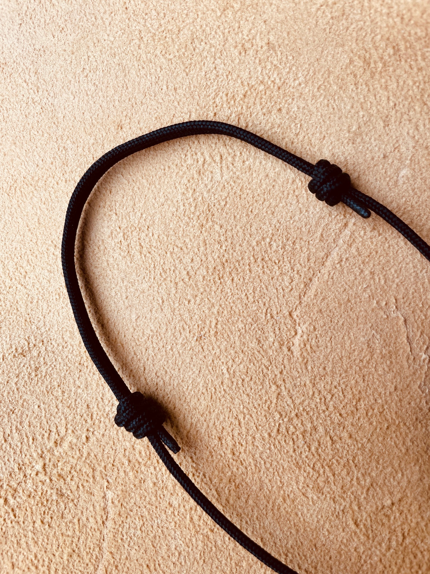 Ring Keeper · Paracord (3mm) · Black  · Carabiner (sm) · Gunmetal black