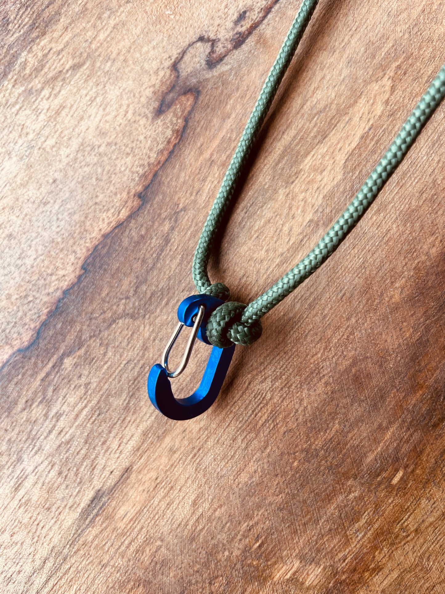 Ring Keeper · Paracord (3mm) · Forest Green  · Carabiner (m) · Metallic Blueberry