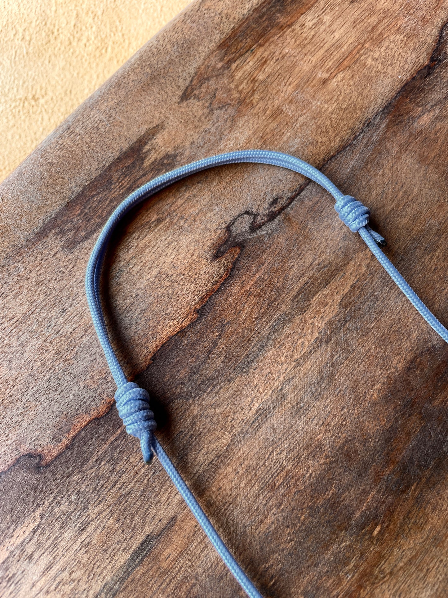 Ring Keeper · Paracord (2mm) · Baby Blue  · Carabiner (m) · Metallic Raspberry