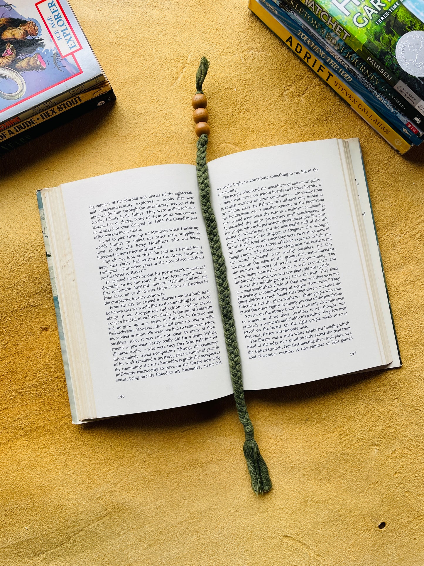 Macramé Bookmark · Forest Green · Light Brown Beads · 10.5"
