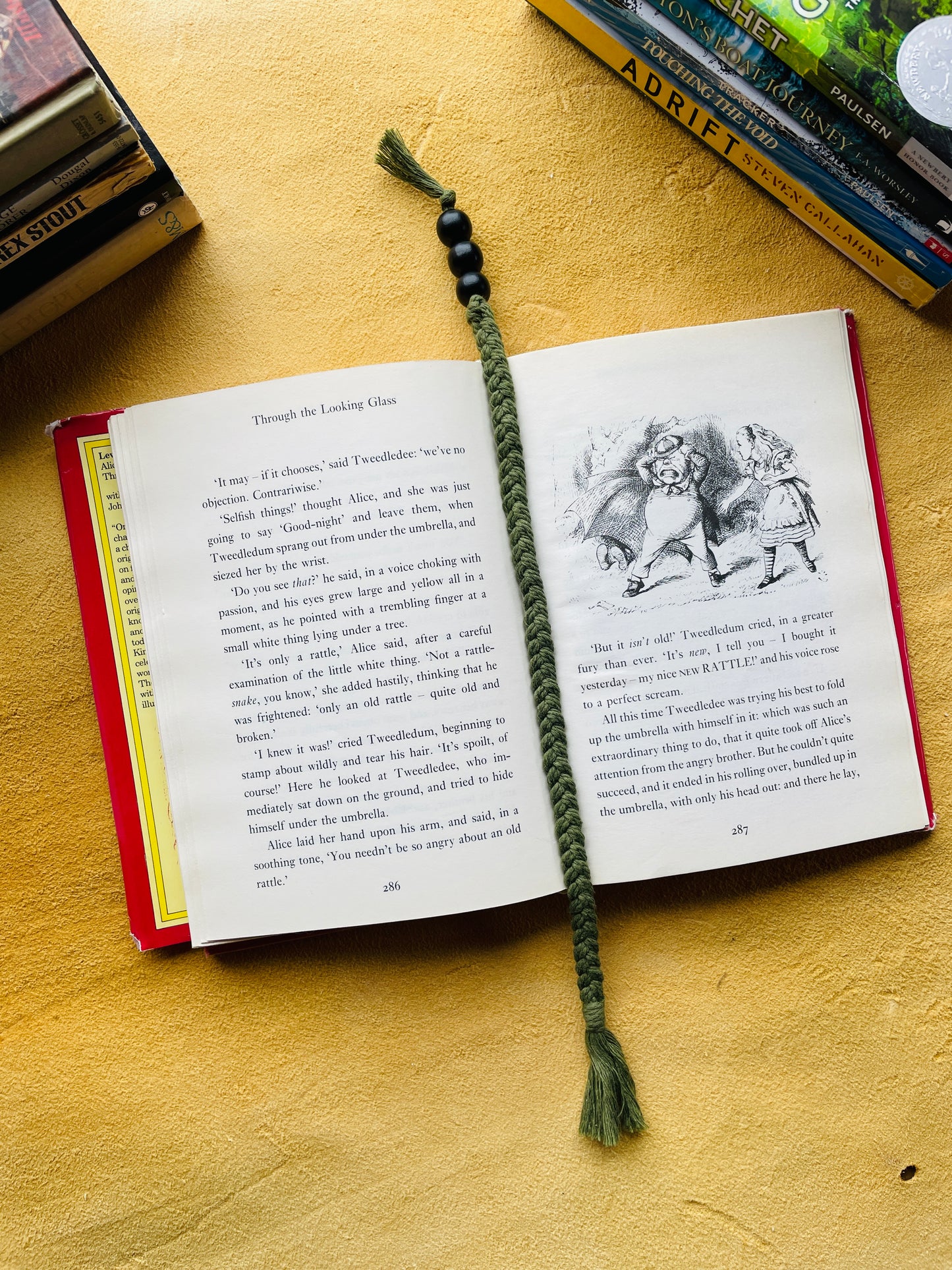 Macramé Bookmark · Forest Green · Black Beads · 11"