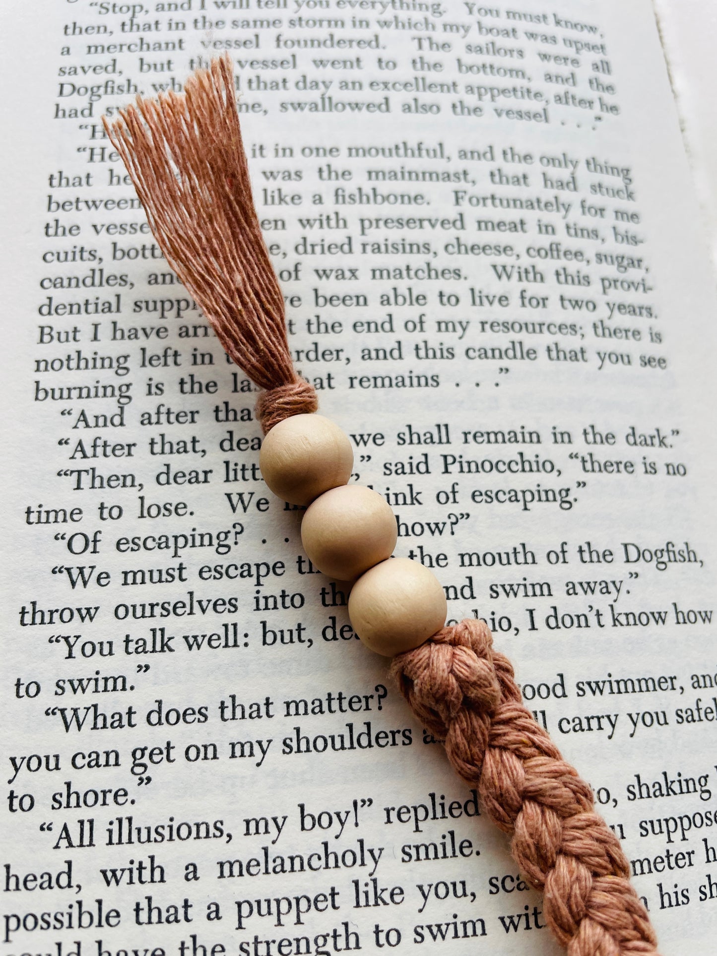 Macramé Bookmark · Dusty Rose · Light Wood Beads · 9"