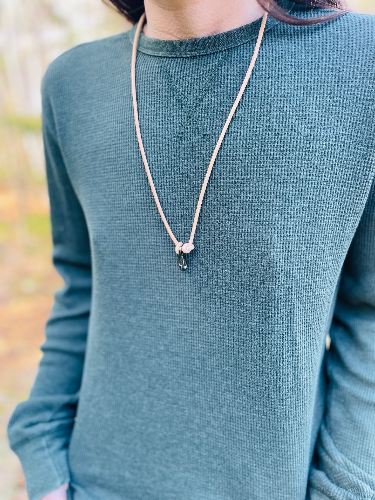 Ring Keeper · Leather (3mm) · Natural  · Carabiner (sm) · Gunmetal black