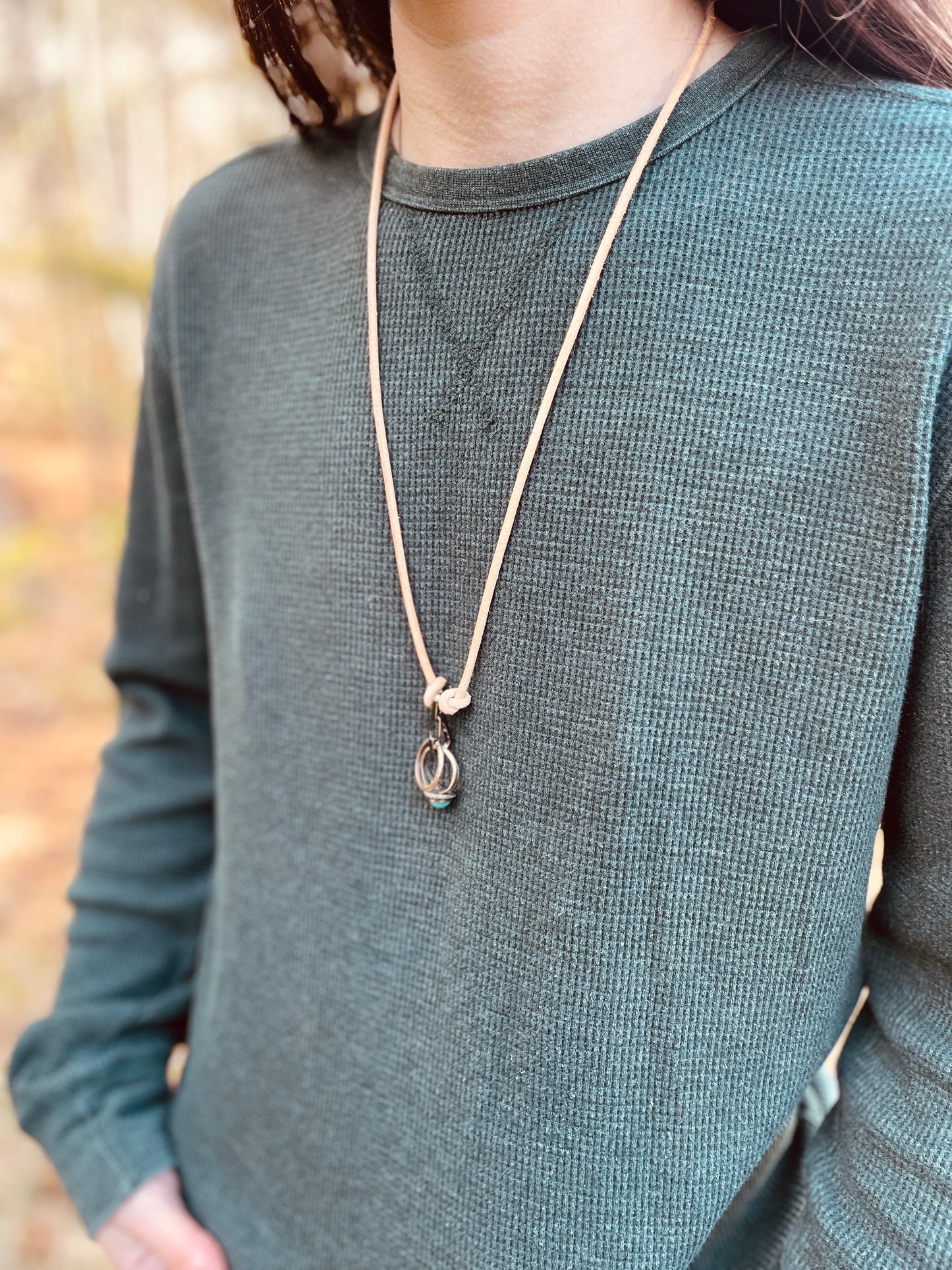 Ring Keeper · Leather (3mm) · Natural  · Carabiner (sm) · Gunmetal black