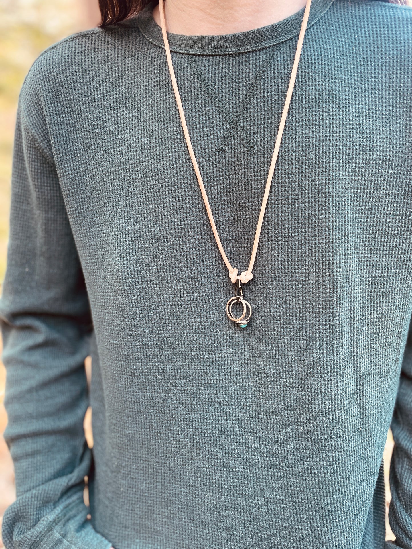 Ring Keeper · Leather (3mm) · Natural  · Carabiner (sm) · Gunmetal black