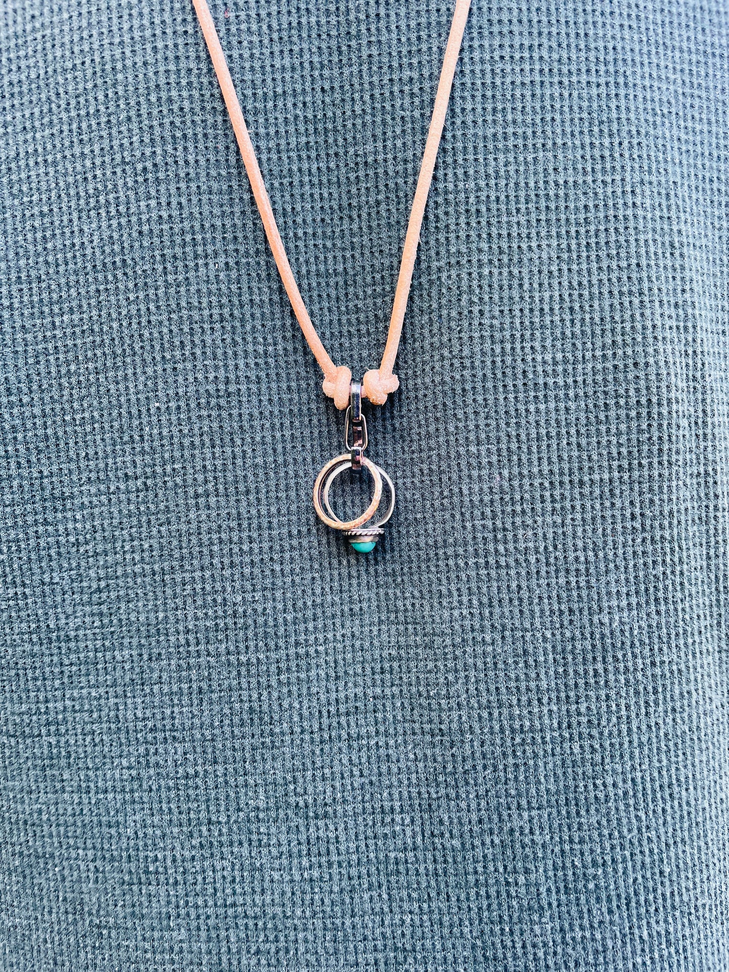 Ring Keeper · Leather (3mm) · Natural  · Carabiner (sm) · Gunmetal black