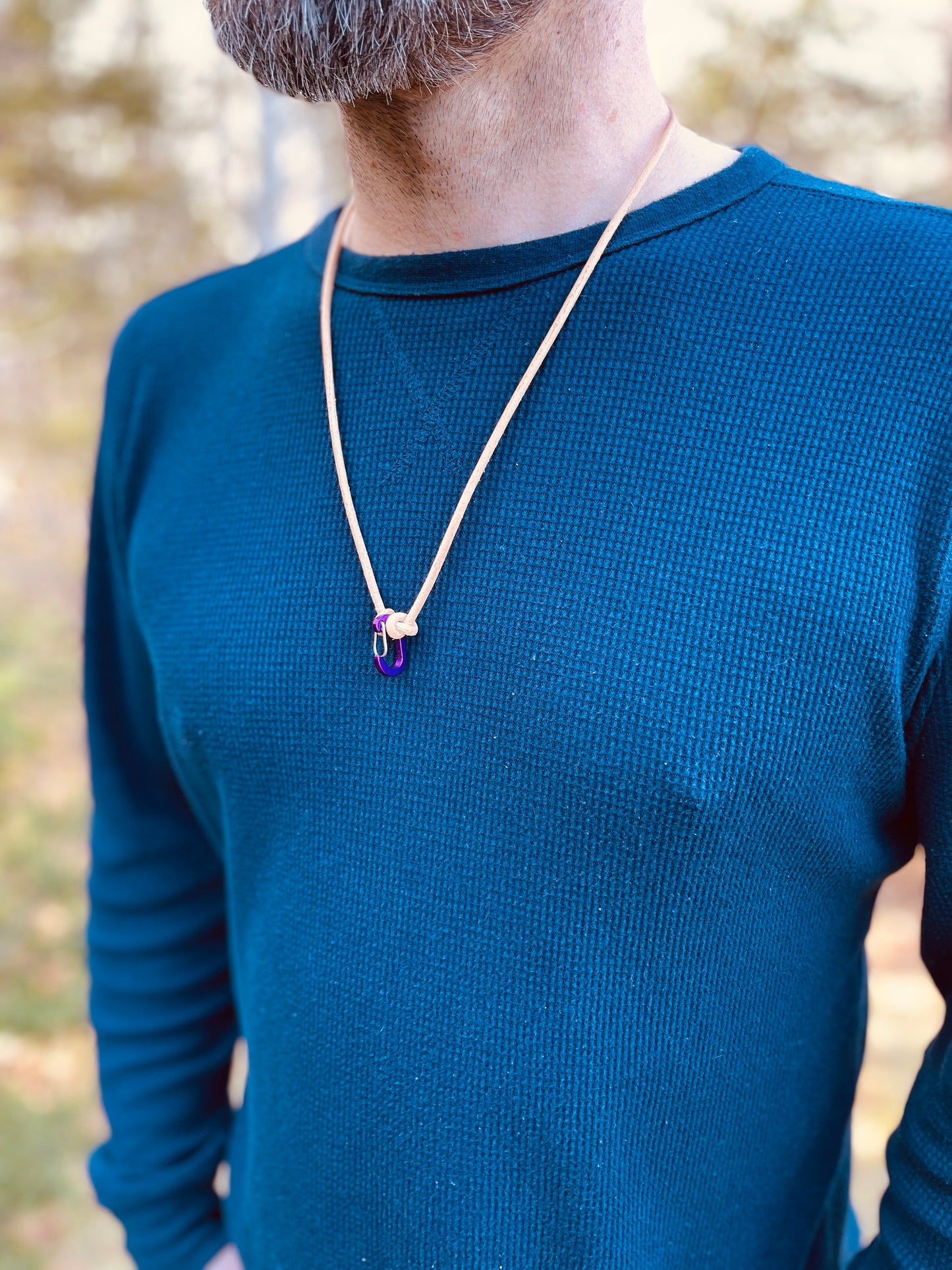 Ring Keeper · Leather (3mm) · Natural  · Carabiner (m) · Metallic Grape