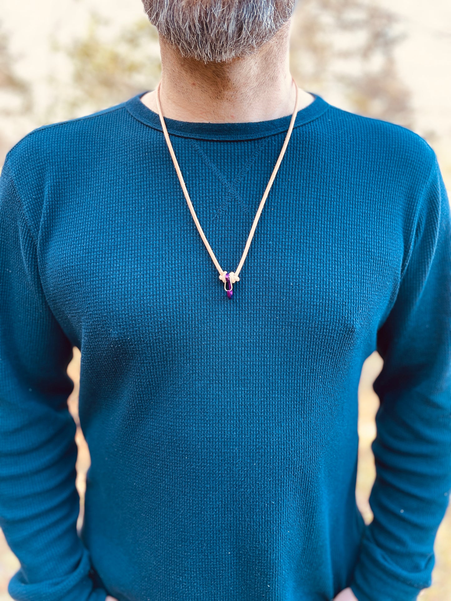 Ring Keeper · Leather (3mm) · Natural  · Carabiner (m) · Metallic Grape