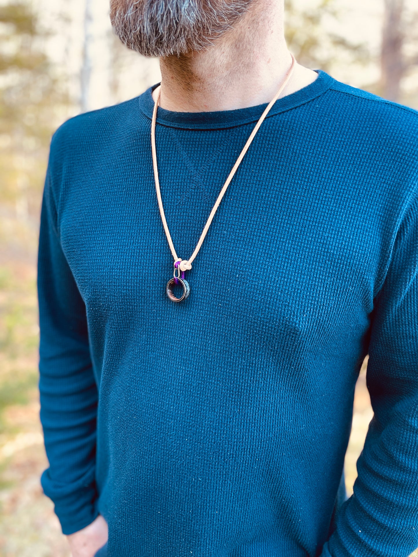 Ring Keeper · Leather (3mm) · Natural  · Carabiner (m) · Metallic Grape
