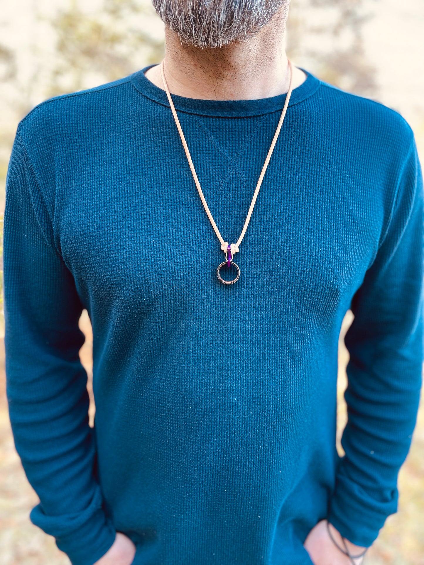 Ring Keeper · Leather (3mm) · Natural  · Carabiner (m) · Metallic Grape