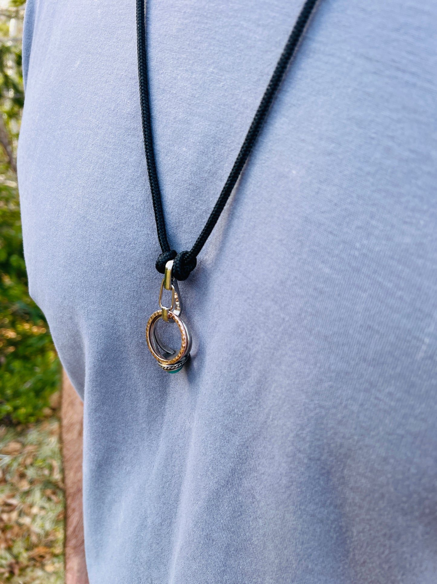 Ring Keeper · Paracord (3mm) · Black  · Carabiner (sm) · Silver
