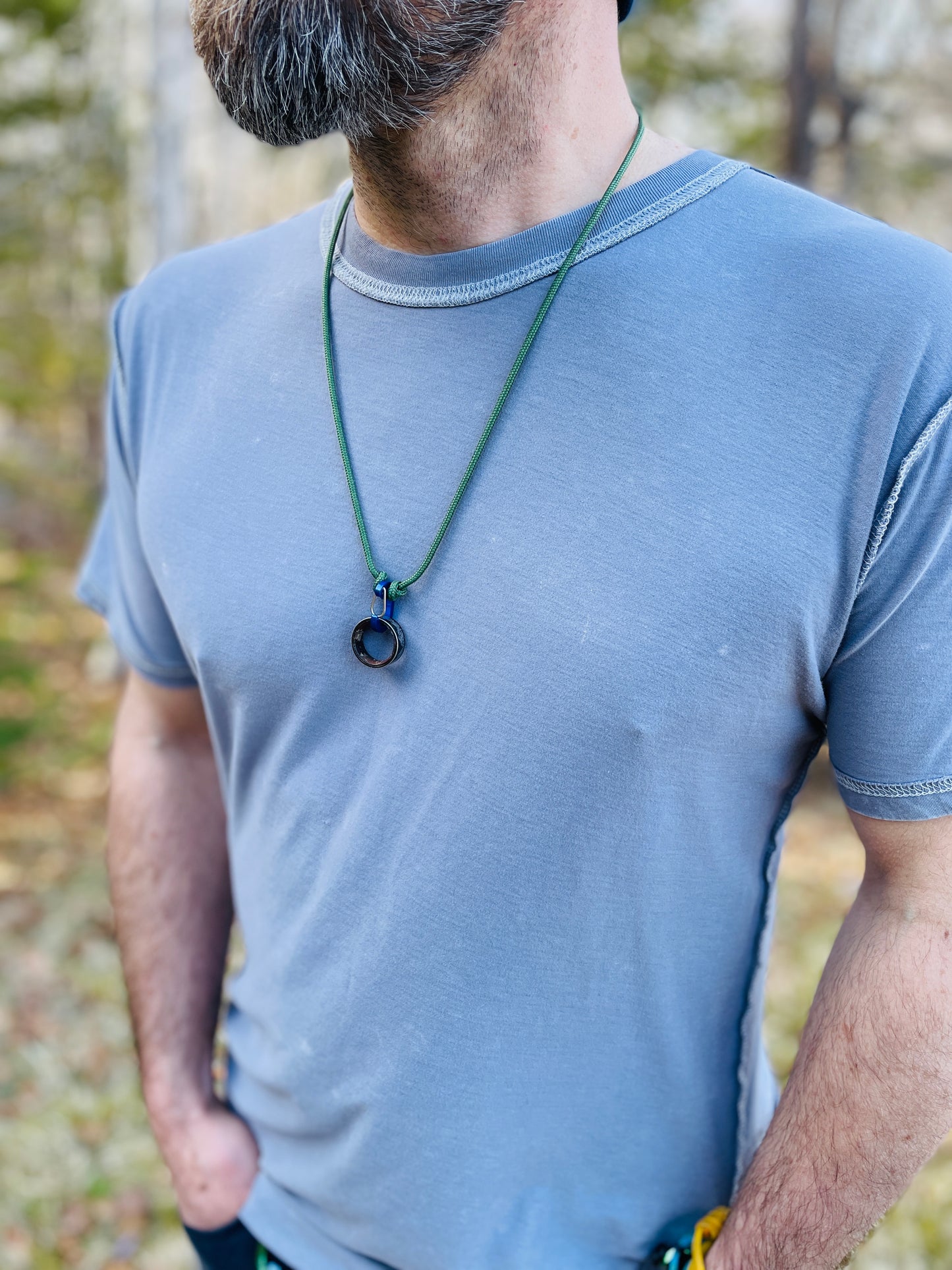 Ring Keeper · Paracord (3mm) · Forest Green  · Carabiner (m) · Metallic Blueberry