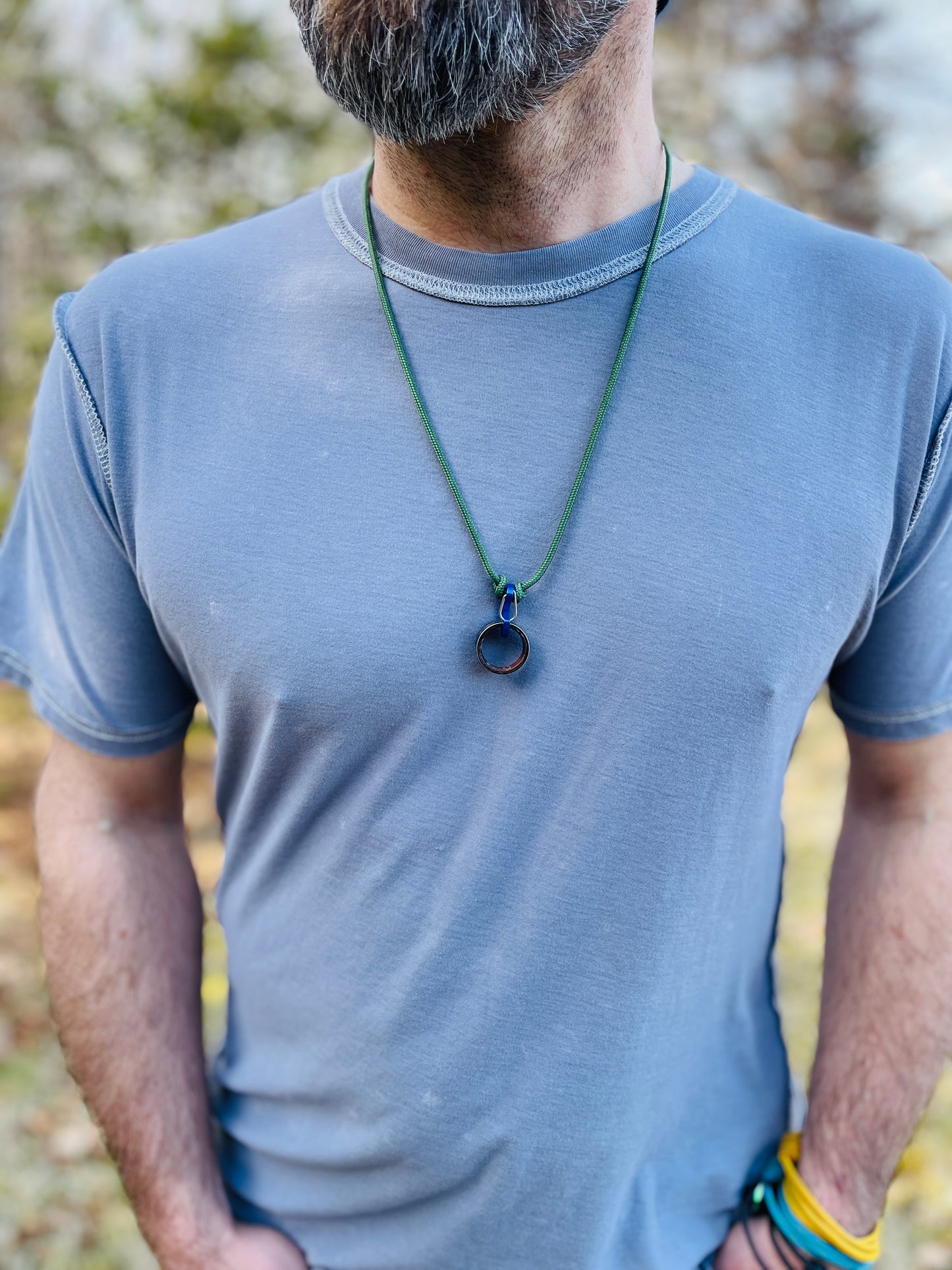 Ring Keeper · Paracord (3mm) · Forest Green  · Carabiner (m) · Metallic Blueberry