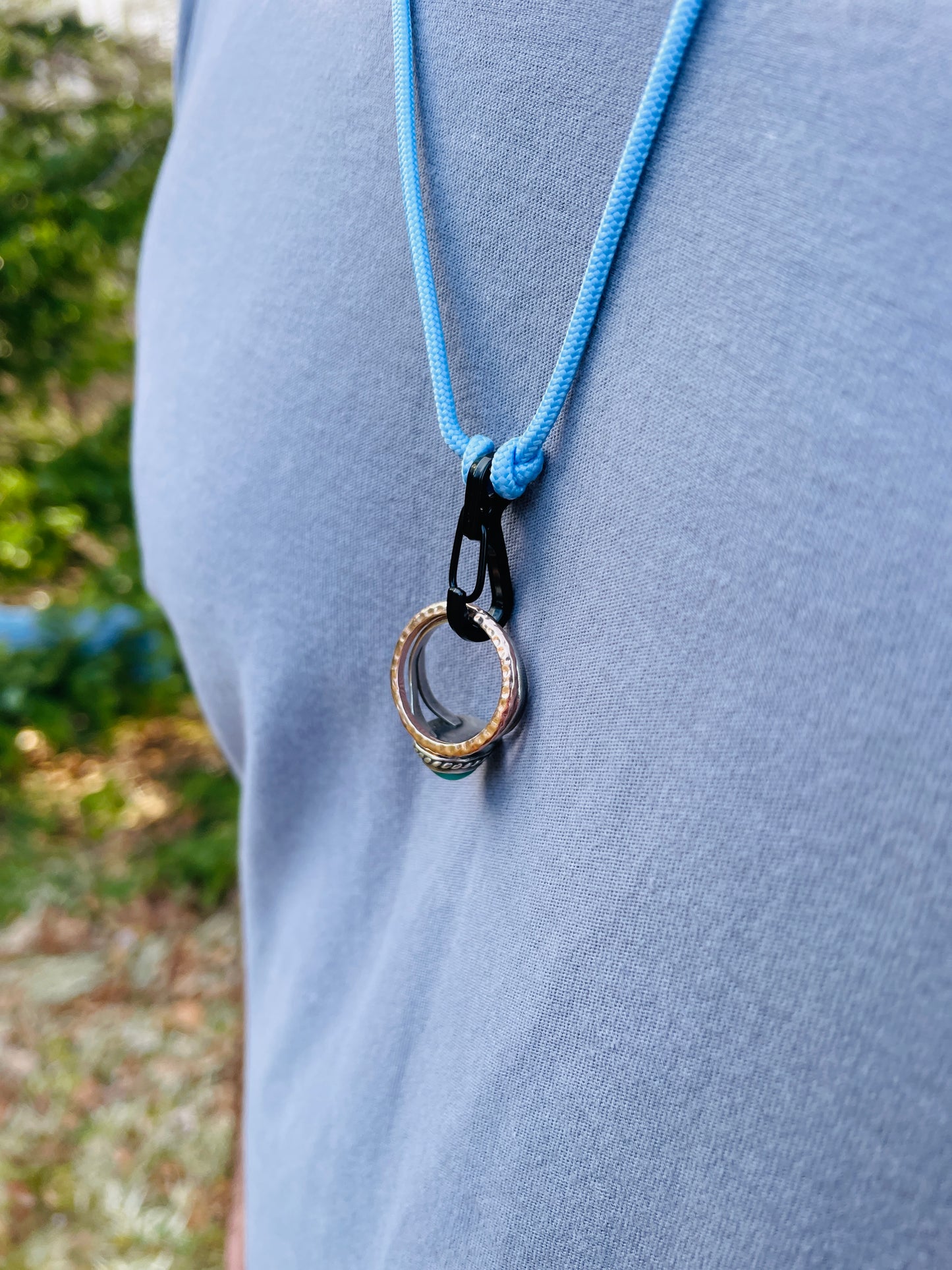 Ring Keeper · Paracord (2mm) · Baby Blue  · Carabiner (sm) · Black